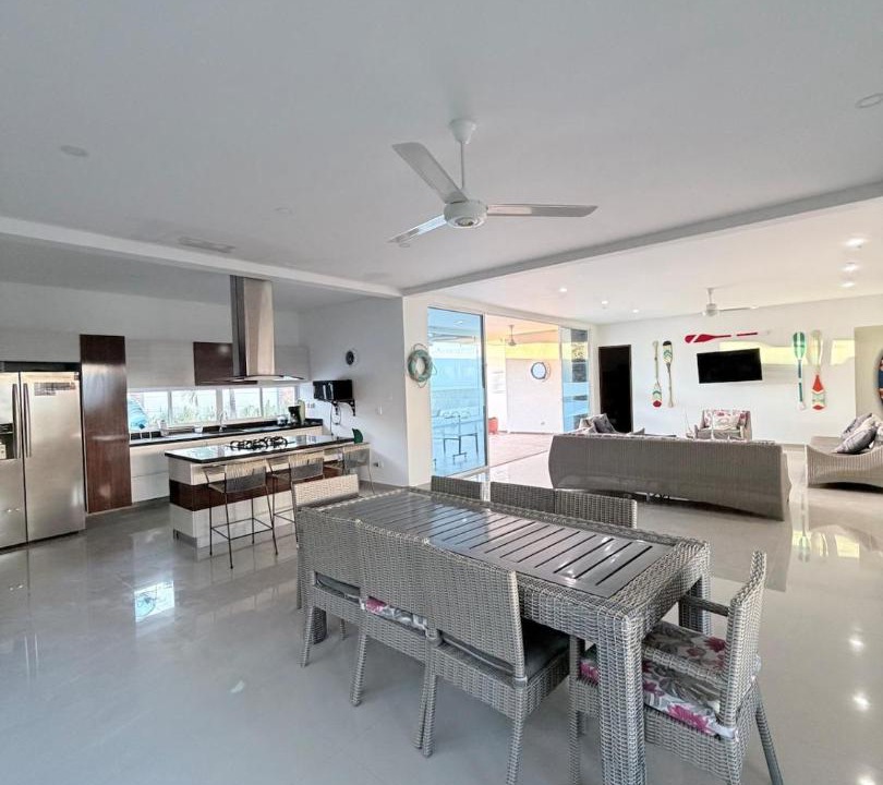 Flandes House | Luxury house with private pool for 12 people