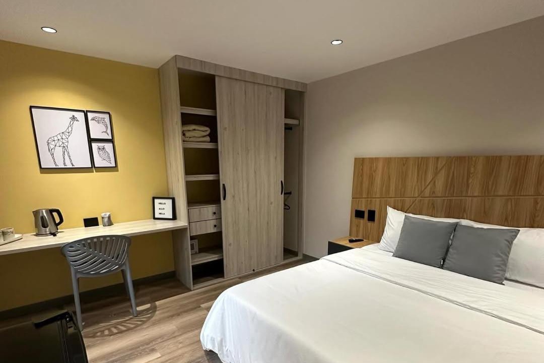 Laureles Hotel | Breathe Retreat House