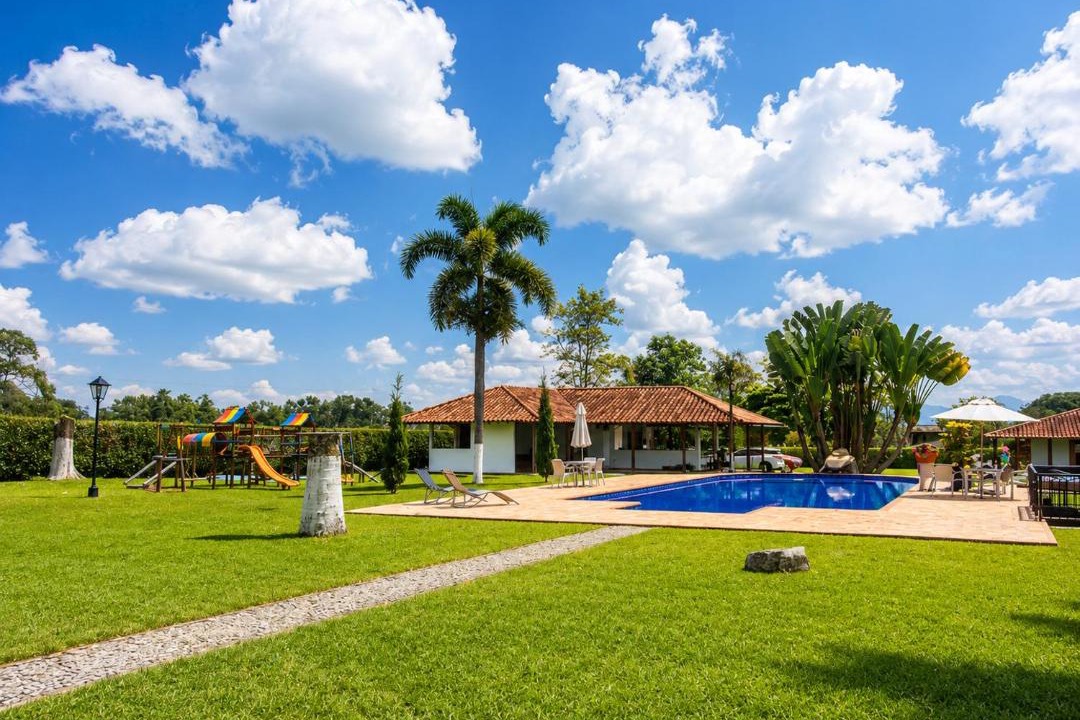 Montenegro Villa | Villa campestre en el Quindío con piscina, bbq, zonas verdes cerca al Parque del Café