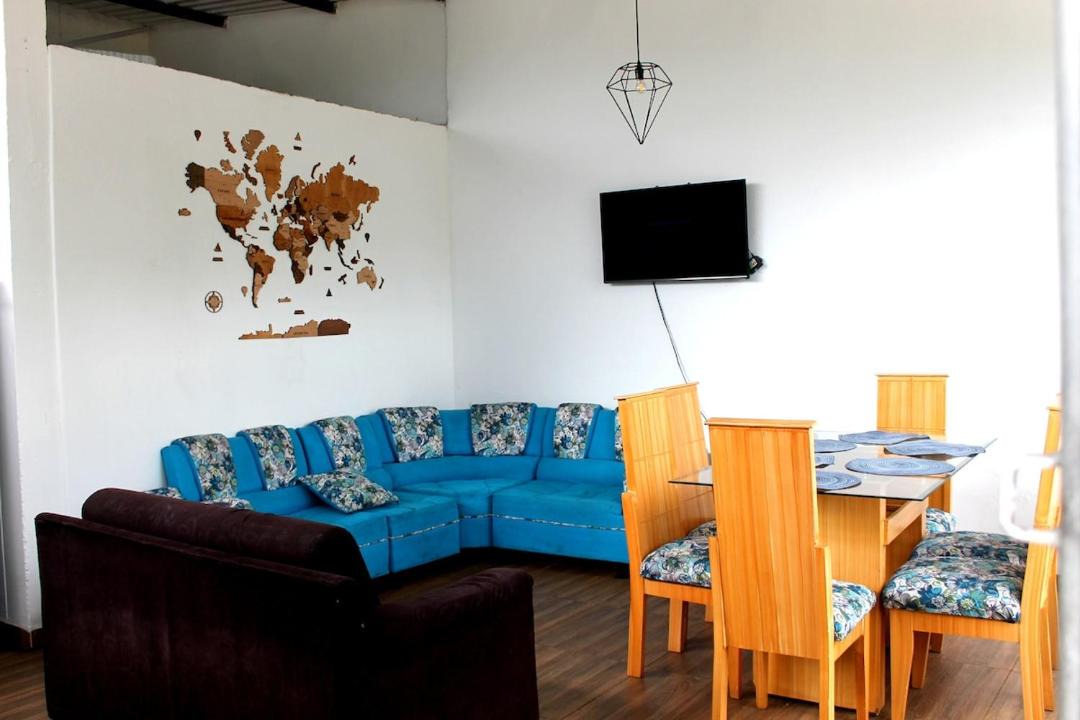 Restrepo House | Casa Garza Real Amplia casa para grupos hasta 12 personas en Restrepo