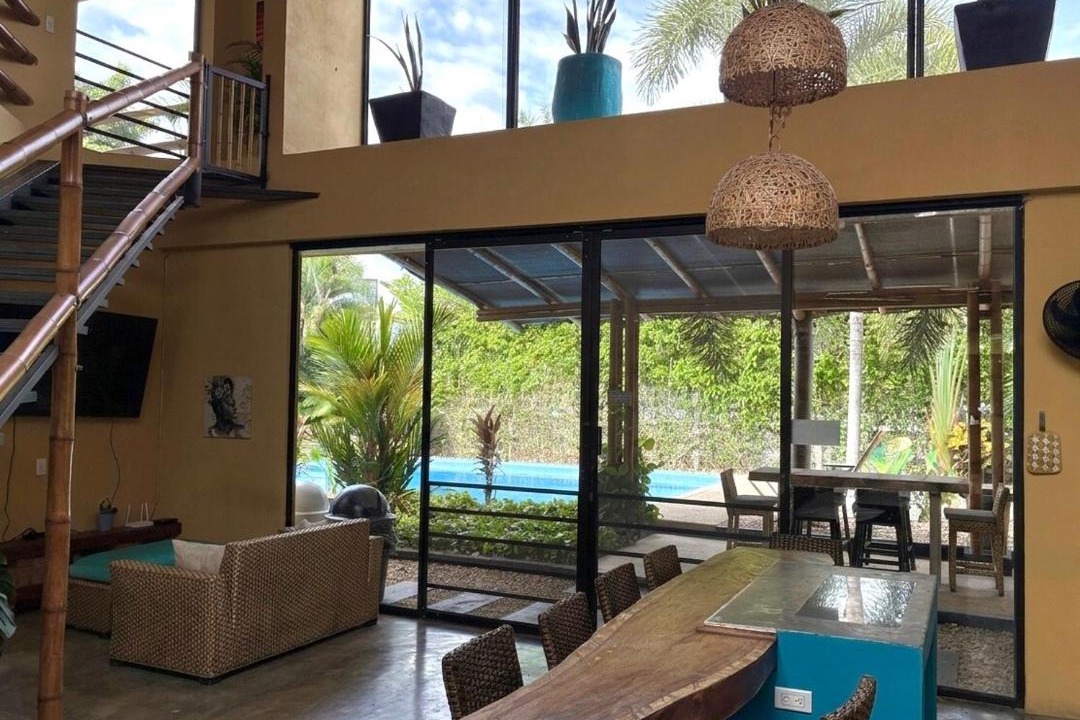 Ricaurte House | Jungle pool house Bird mural Ricaurte