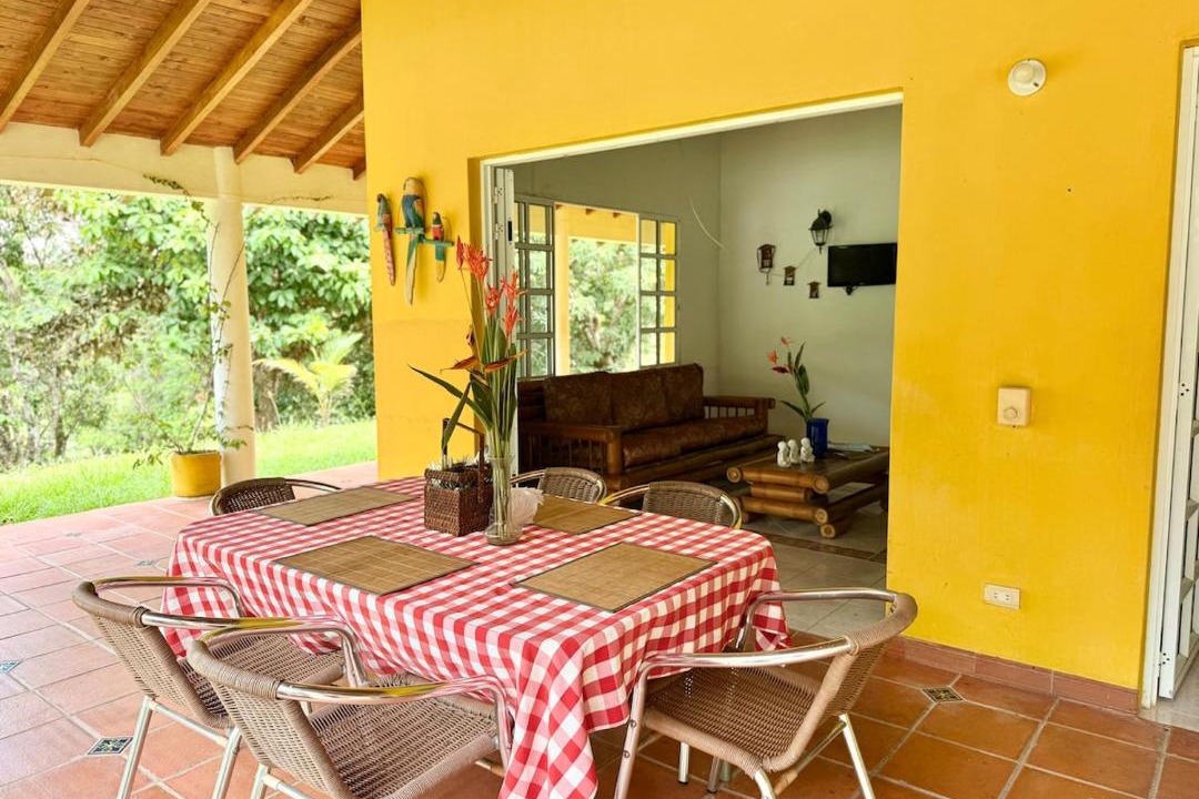 Sonson Villa | Villa Familiar con Piscina Privada, 8 min de Hacienda Nápoles, Santorini, Rio Claro