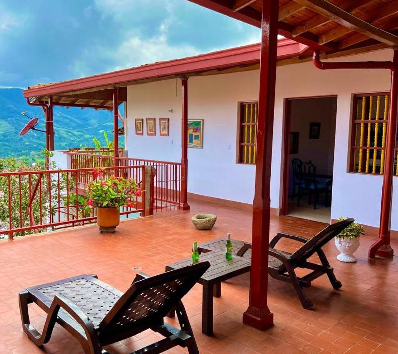 Jerico House | Colonial house next to the park and Madre Laura