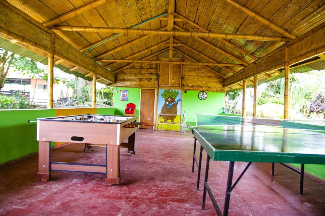 Chinauta Hotel | CABAÑA TIPO CAMPING , PISCINA, PUENTES DE AVENTURA, GRANJA baño compartido