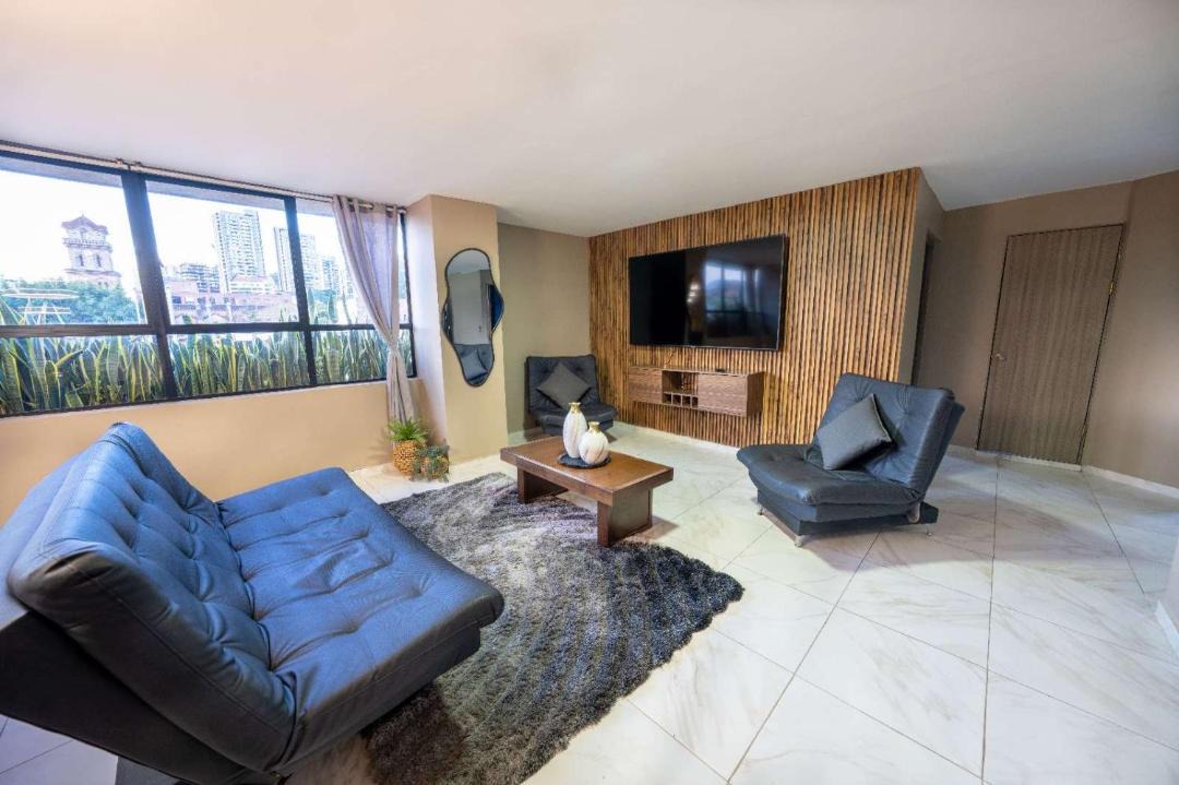Zona Rosa Apartment | 3 bedroom apartment, with arcade machine - 1 block from lleras park p7