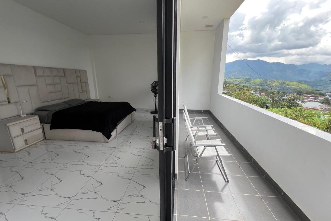 Maripi House | Imperial Emerald House