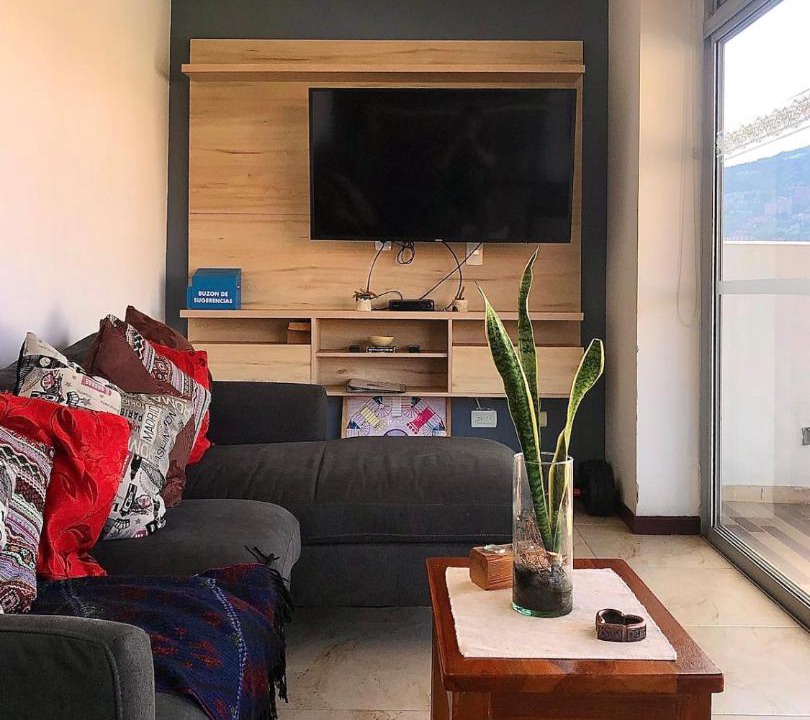 Suramericana Apartment | Vista al cielo y a las montañas de Medellín