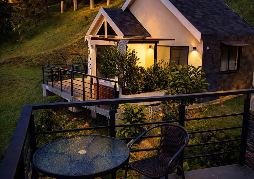 El Penol Villa | Cabaña con Jacuzzi frente al Lago