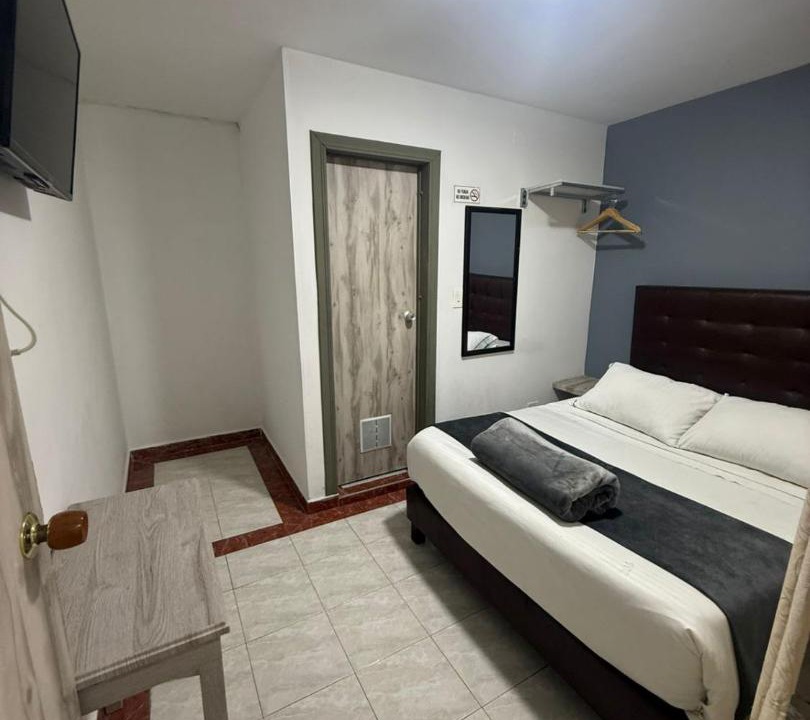 Puente Aranda Hotel | CASA HOTEL VICTORIA Av 30