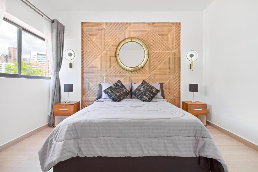 Zona Rosa Apartment | 2 bedroom top floor with pool table, 1 block from Lleras park p9