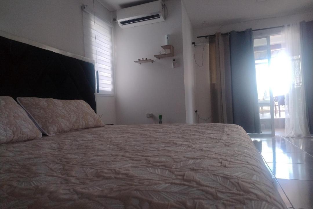 Yumbo House | Habitación King con baño privado, AC, cerca a centro de eventos, aeropuerto,zona bancaria y comercial
