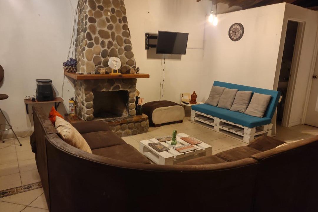 Medellin House | Casa Rustica con chimenea en su interior, rodeado de los cuatro elementos tierra, fuego, aire y agua, ubicada en sector tranquilo, para descansar en familia o amigos,