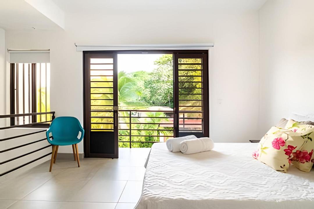 Honda House | Apto con balcón vista amanecer