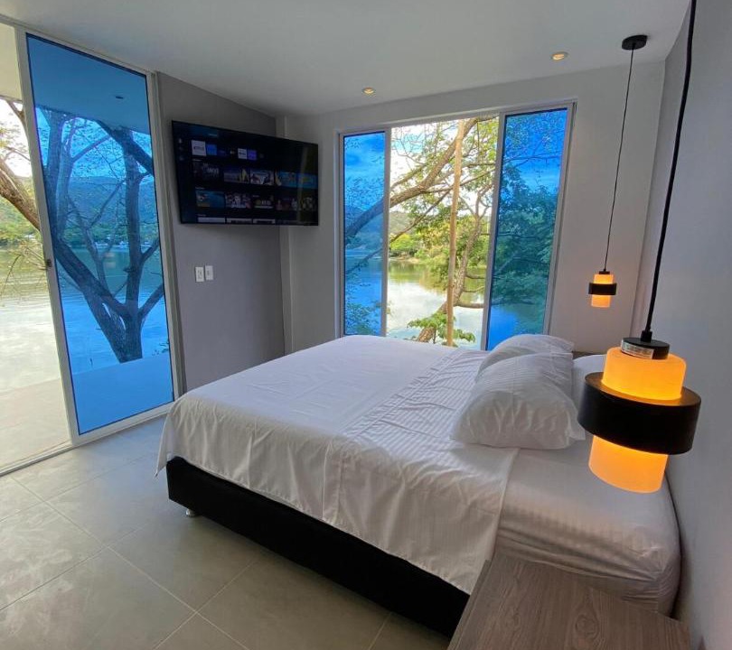 Prado Villa | Luxury Suite del Faro, Romance en la represa