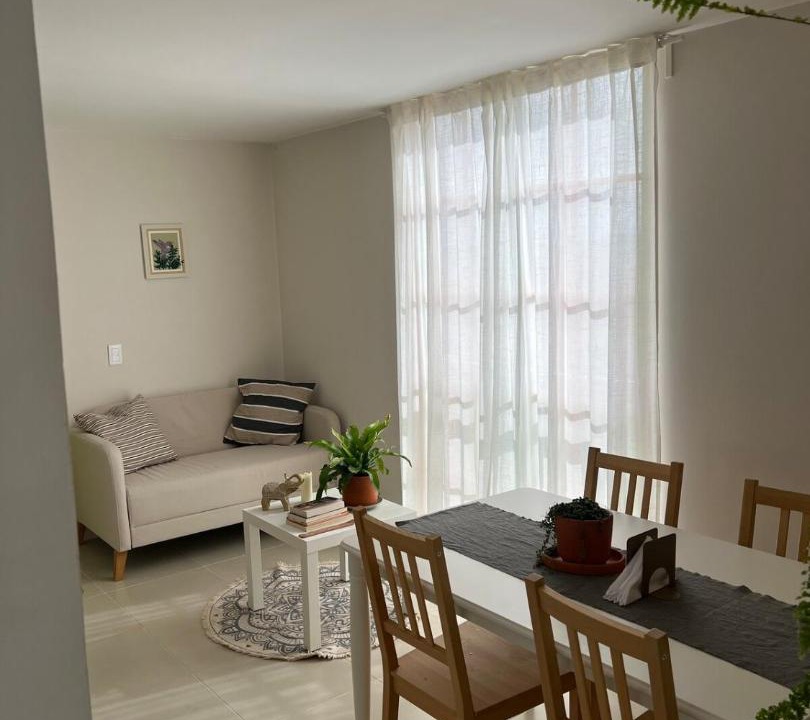 Guatape Apartment | Un apartamento cálido y céntrico rodeado de jardines