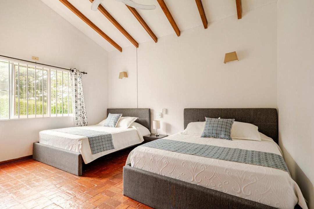 Pereira House | Casa en Cerritos con Piscina y 4 habitaciones