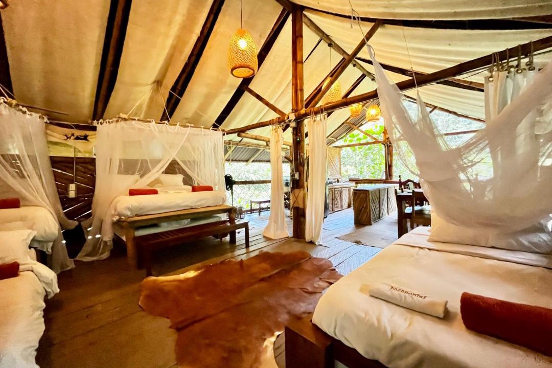 Cocorna Bed & Breakfast | Ecocabaña Pocahontas en rio Santo Domingo, Melcocho