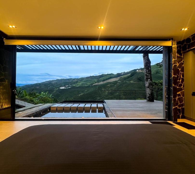 Palestina Ski Chalet | Luxury Cabin in the Coffee Landscape with Pool
