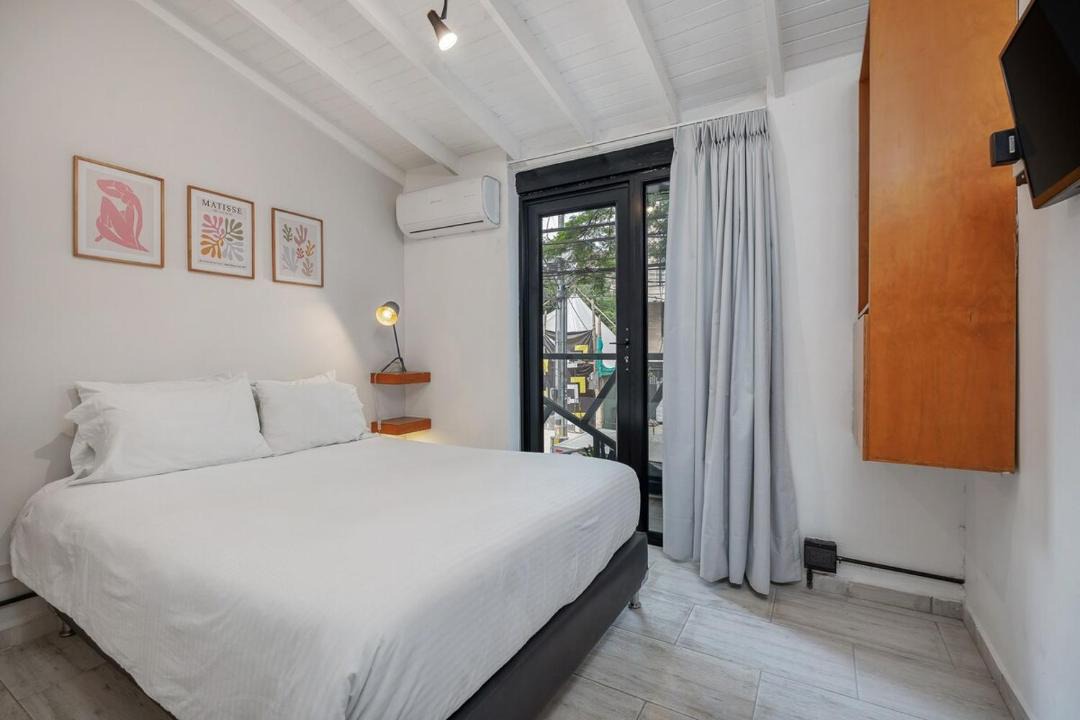 La Florida Apartment | Provenza Walkable Area, AC & Balcony facing KarolG club by Nowa