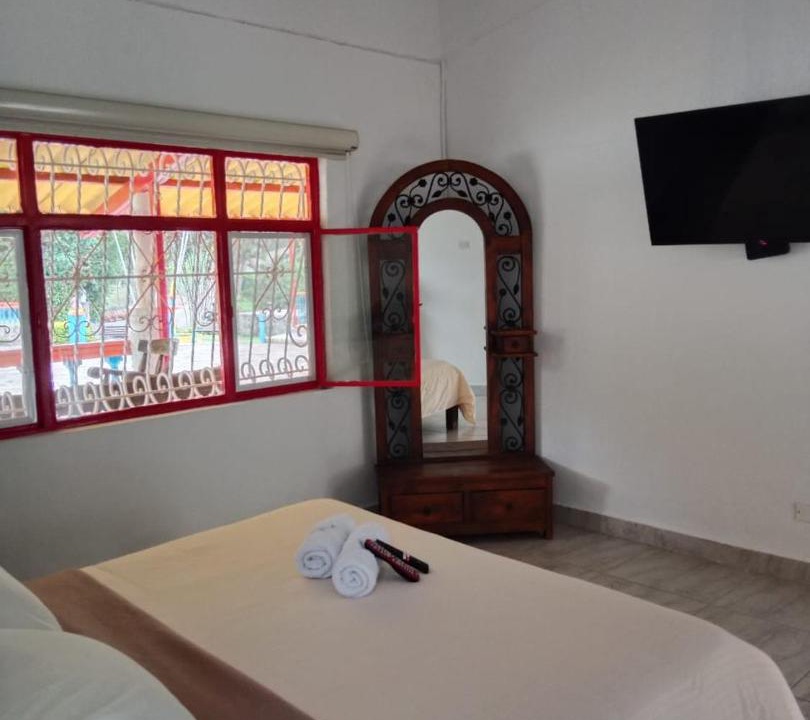 La Vega Hotel | Hotel Cafetero Valparaíso