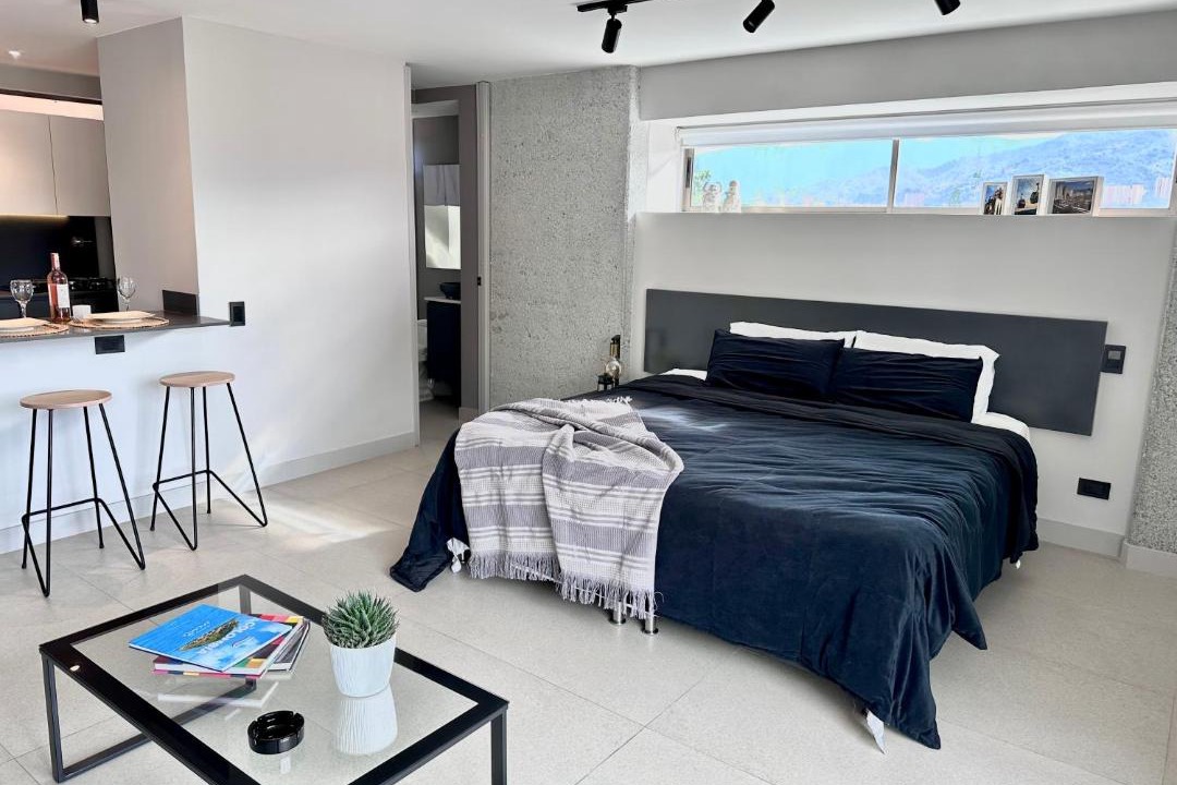 Astorga Apartment | Poblado Luxe Living Loft AC, 400Mbps and King Bed