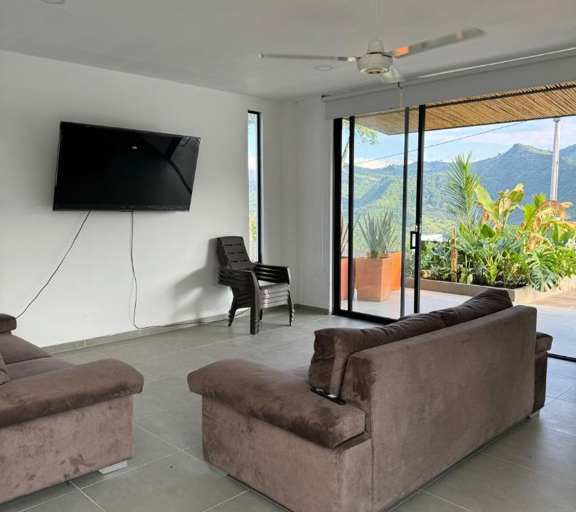 La Mesa House | CASA PALMANOVA CON PISCINA EN LA MESA