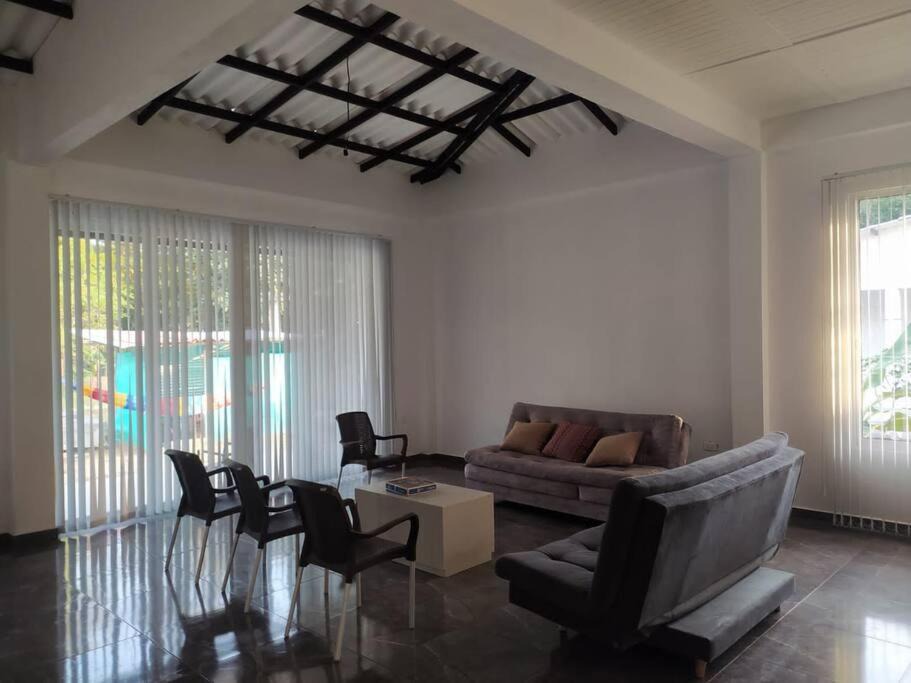Apiay Villa | Villa Dhara