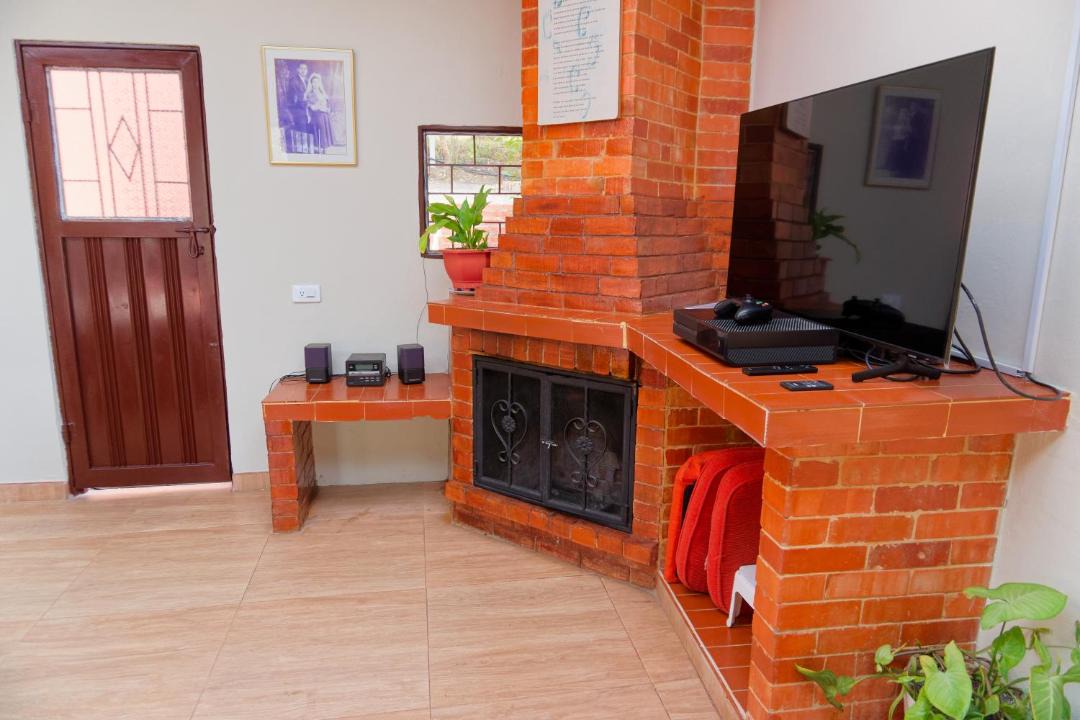 Sogamoso House | Casa Leo "Entre Montañas y Paisajes Verdes"