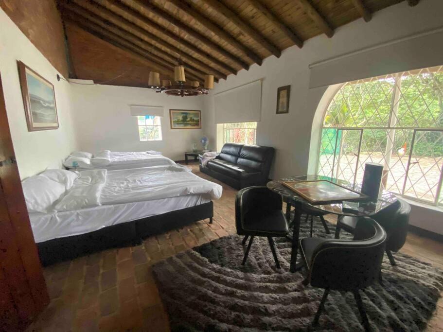 Silvania House | Hermosa Casa Campestre con Piscina y Jacuzzi