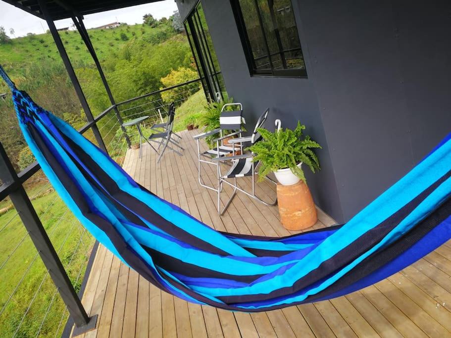 El Penol Ski Chalet | Moderna cabaña en medio del campo