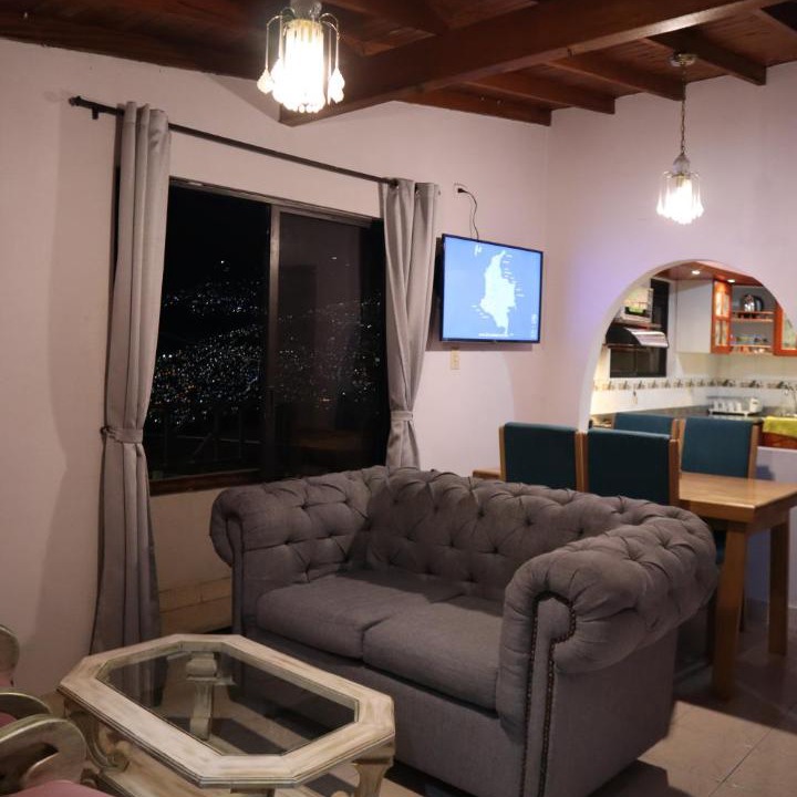 Doce de Octubre 2 Apartment | Wonderful house with views in Medellin-fiber optics