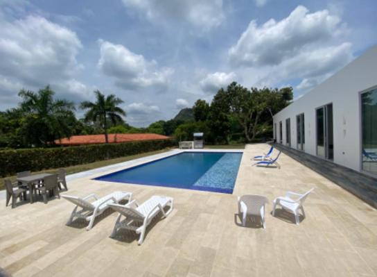 Melgar Villa | Casa Blanca Girardot Melgar