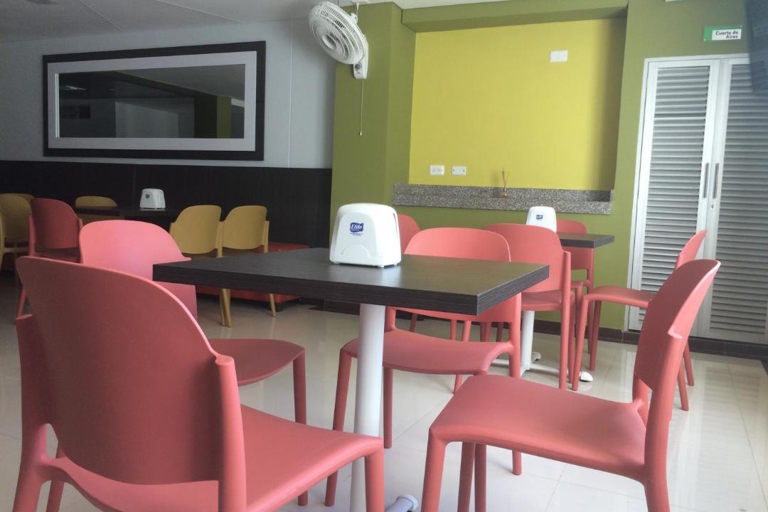 Metropolitana Hotel | Hotel 56 Avenue Plaza