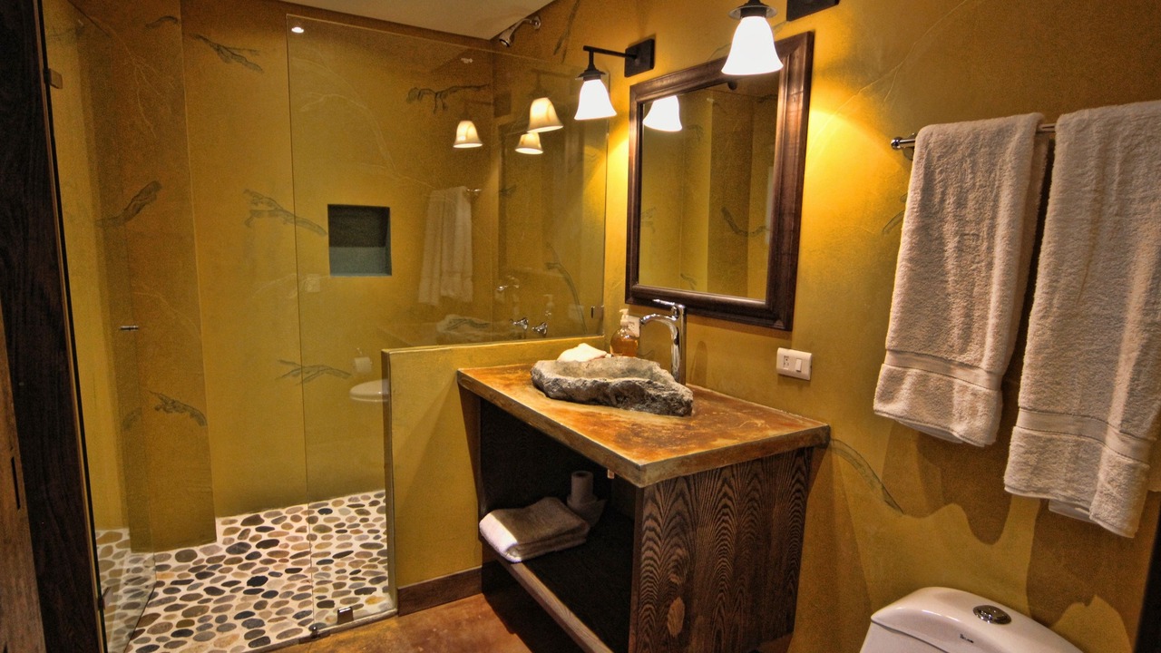 Photo of Bathroom in La Florida