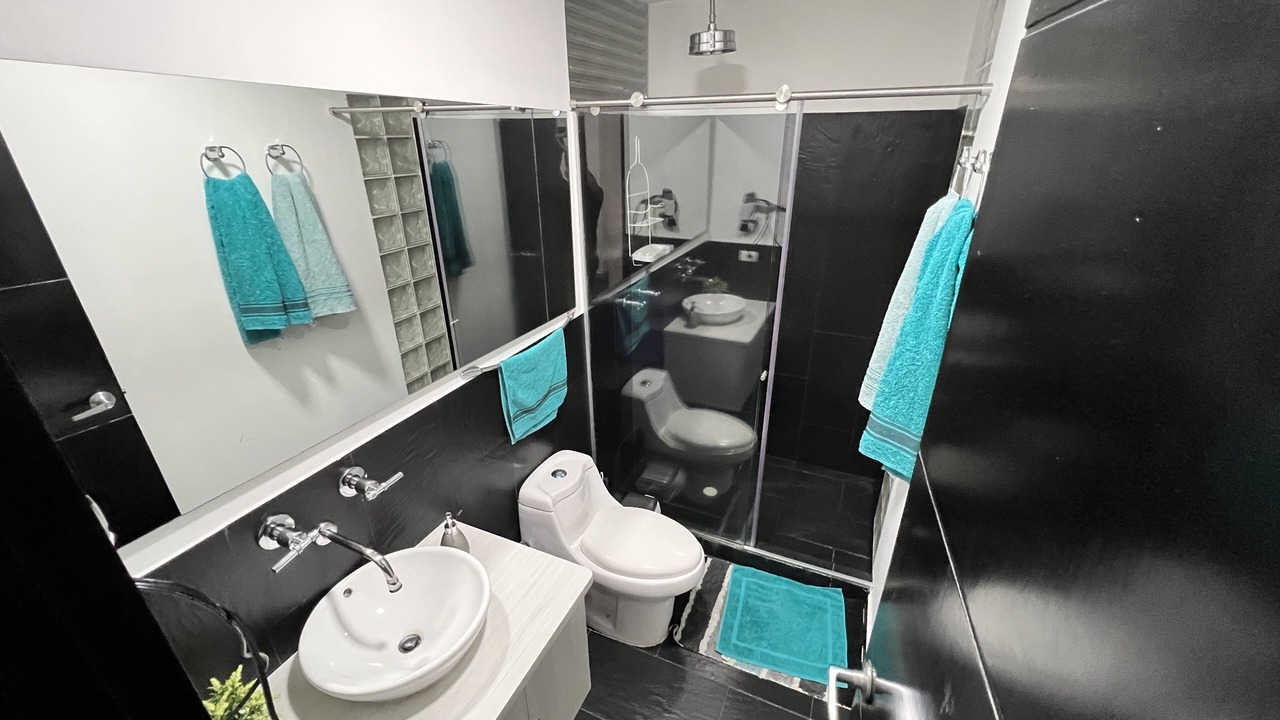 Photo of Bathroom in Cali