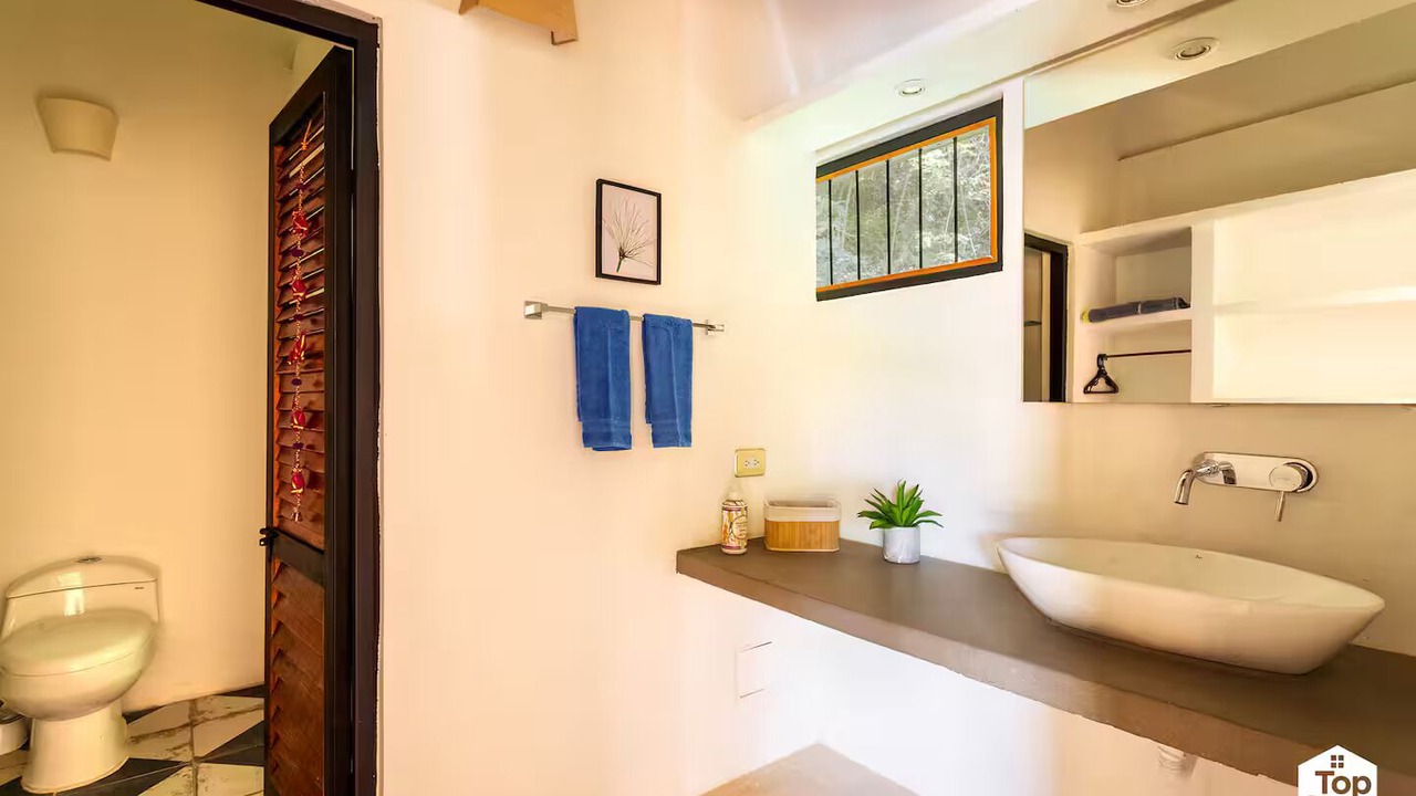 Photo of Bathroom in Apulo