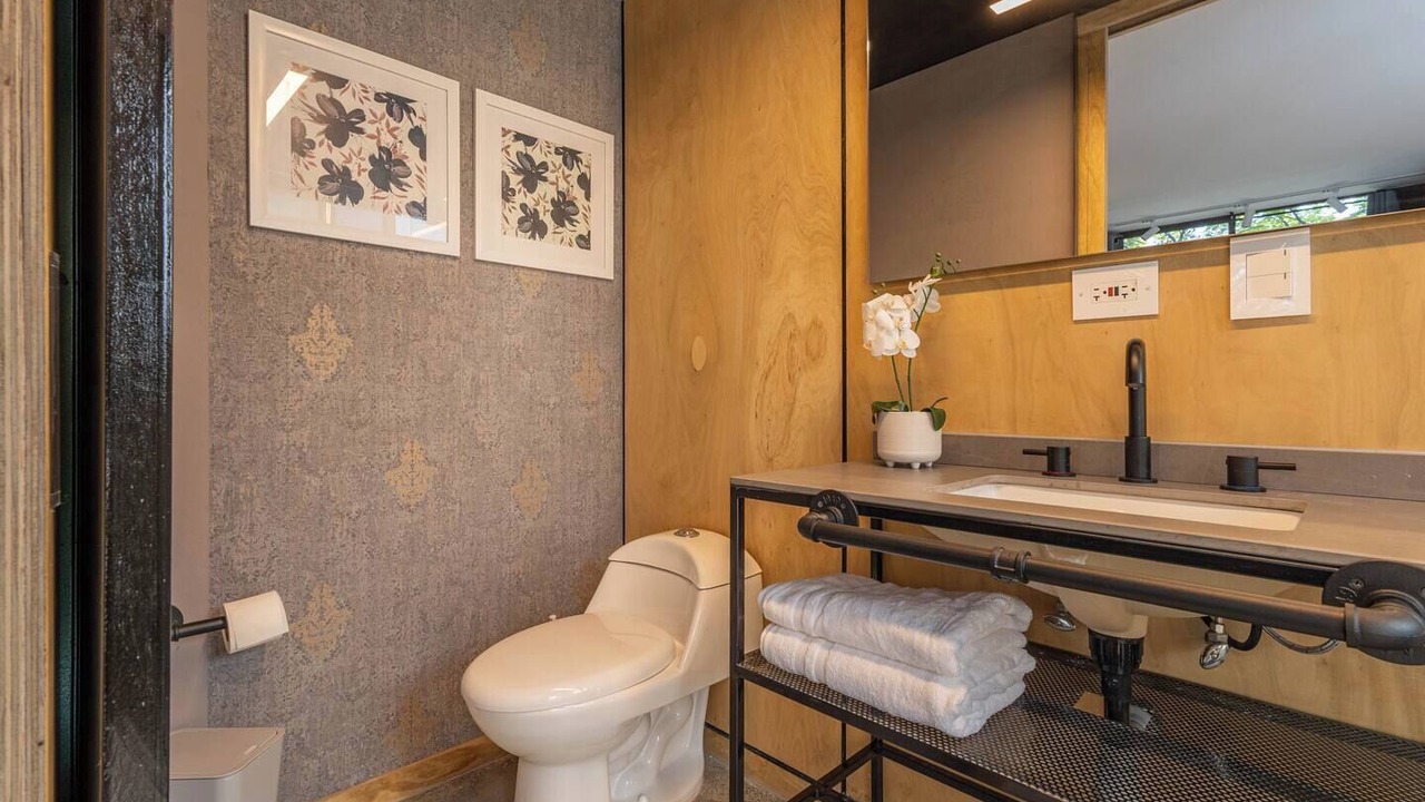 Photo of Bathroom in La Florida