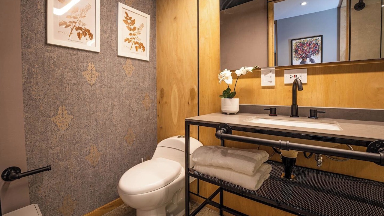 Photo of Bathroom in La Florida