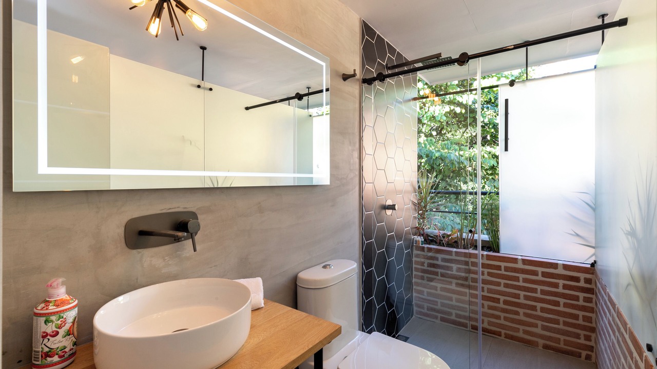 Photo of Bathroom in La Florida