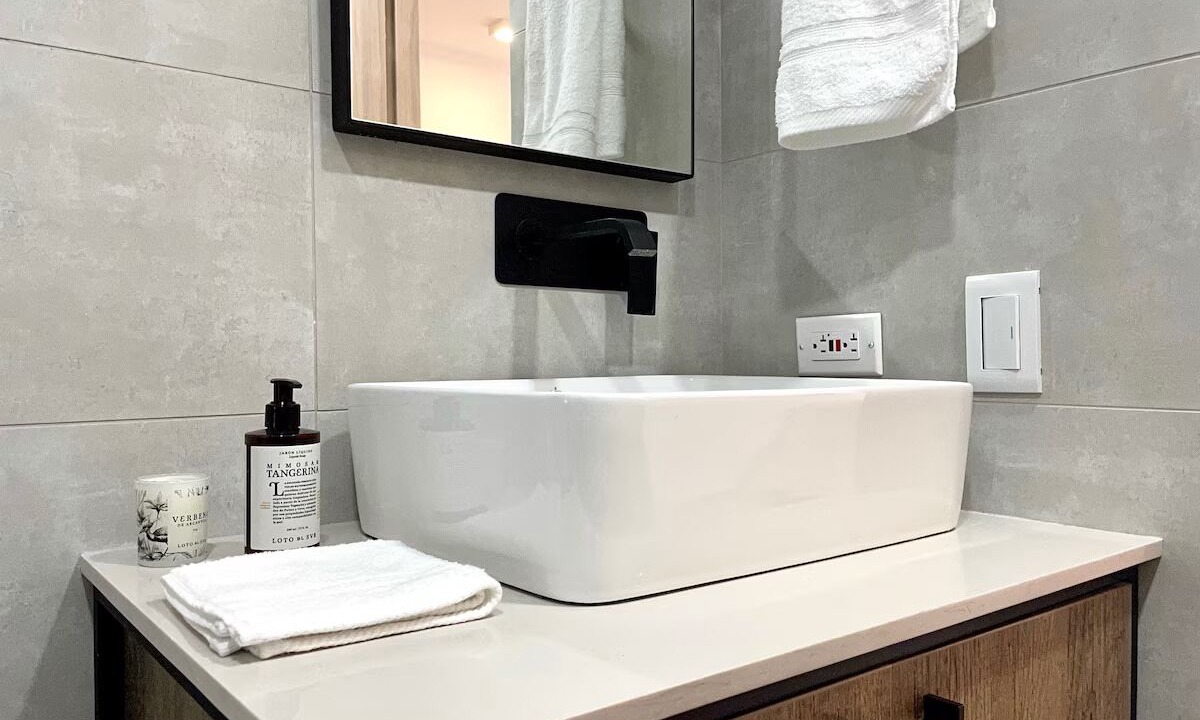 Photo of Bathroom in La Florida