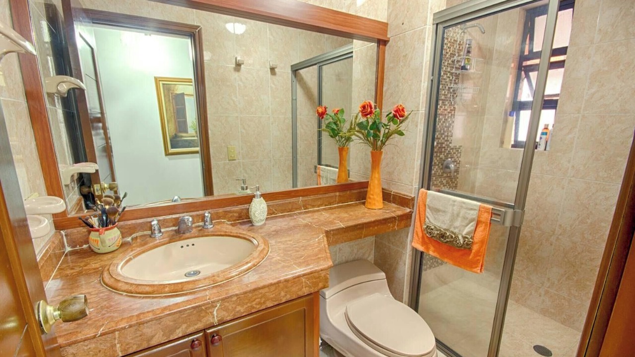 Photo of Bathroom in Cali
