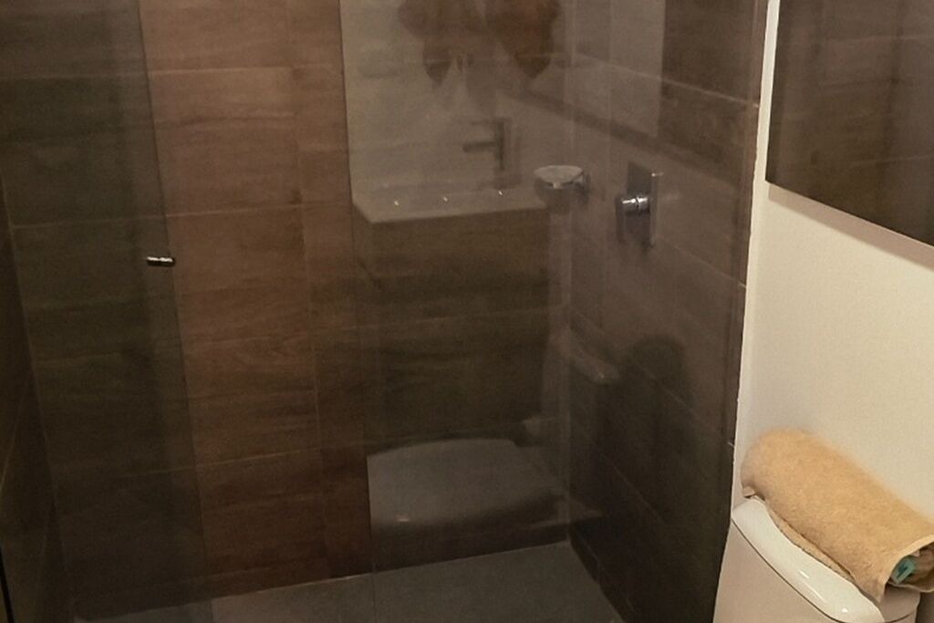 Photo of Bathroom in Gaira