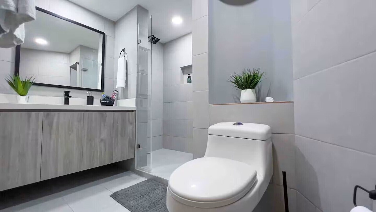 Photo of Bathroom in La Florida