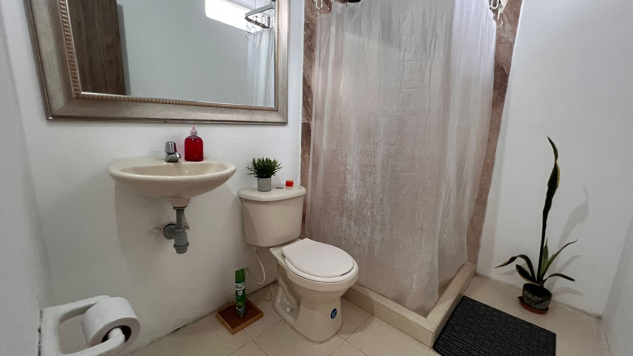 Photo of Bathroom in Cali