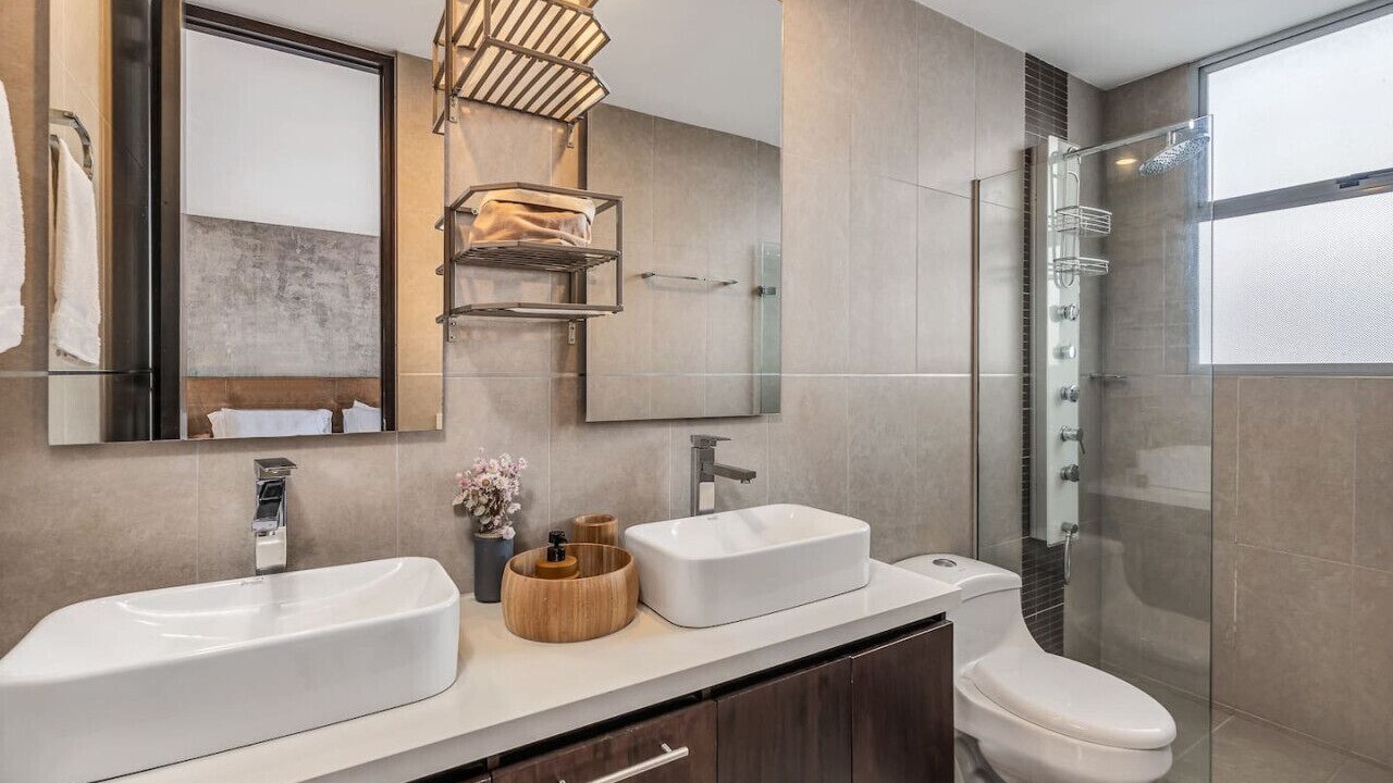 Photo of Bathroom in Lalinde