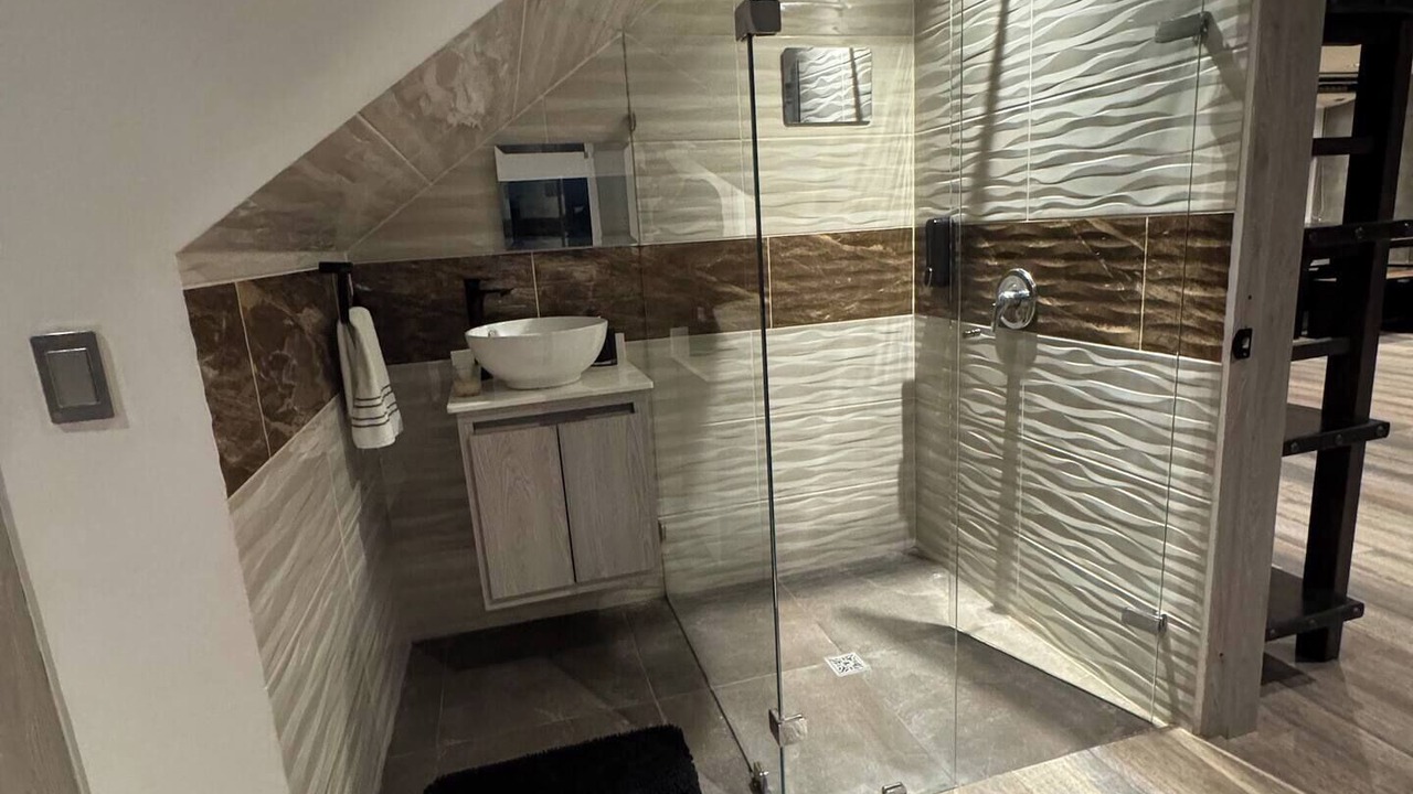 Photo of Bathroom in La Florida