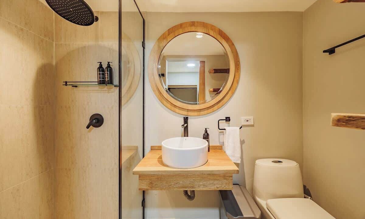 Photo of Bathroom in La Florida