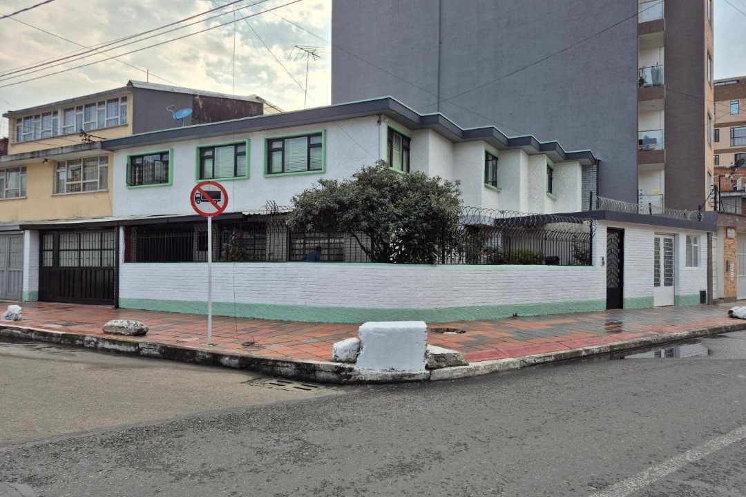 Photo of Buildings in Barrios Unidos