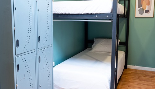 Shared Dormitory, Women only