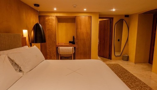 Standard Room, 1 King Bed